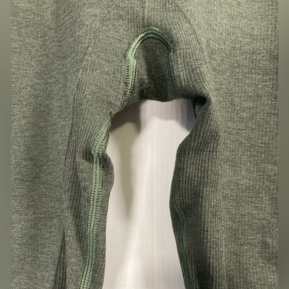 Lululemon in the flow crops size 4 green - Picture 8 of 10